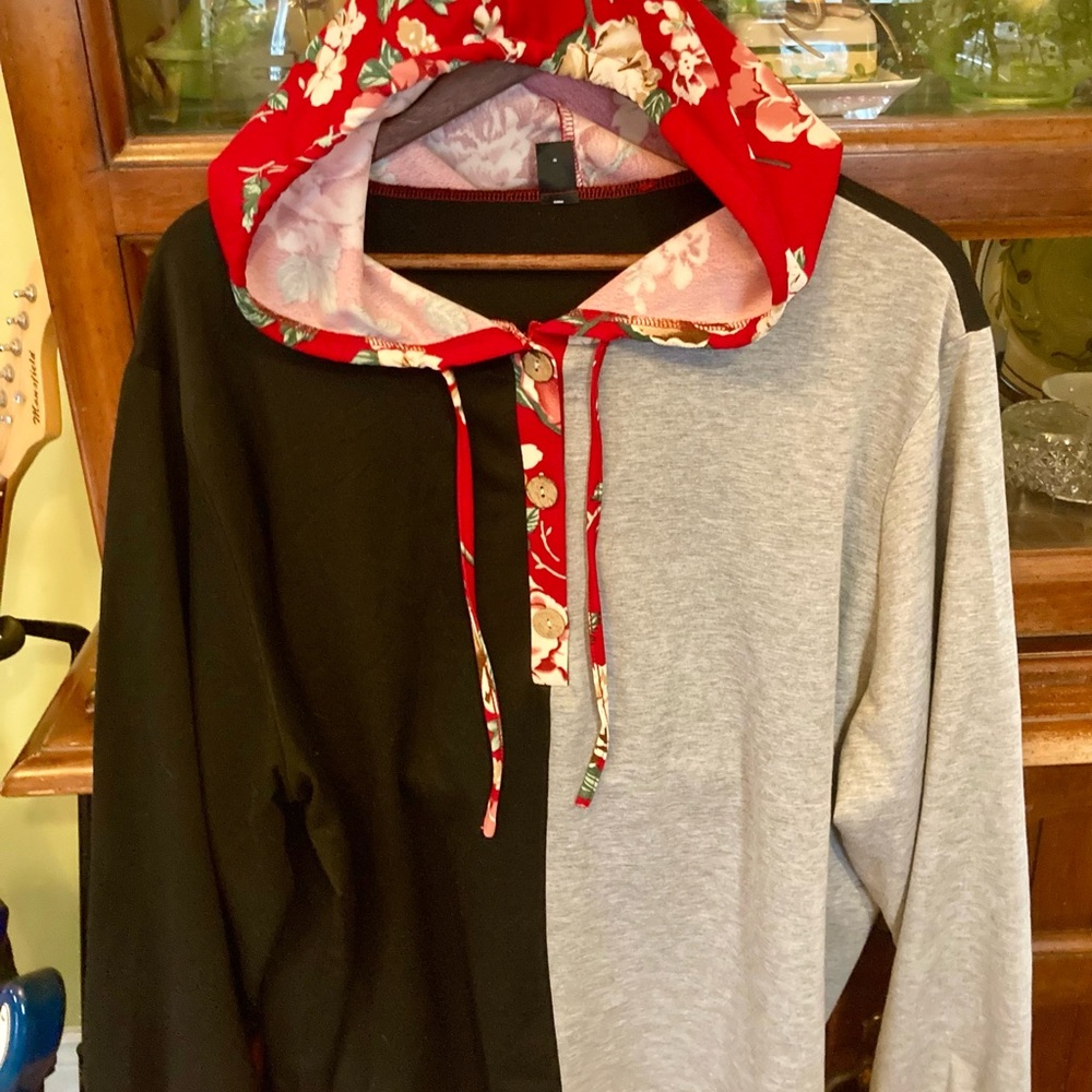 SHEIN Curve Black & Red Floral Lined Hoodie - 4XL